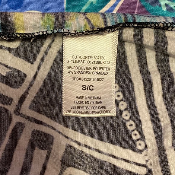 💕3 for $20💕 Tank Tops with wooden like beans - Picture 6 of 7